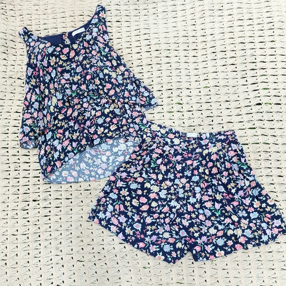 Two-Piece Floral Co-ord Set Floral Top & Shorts - Picture 1 of 11